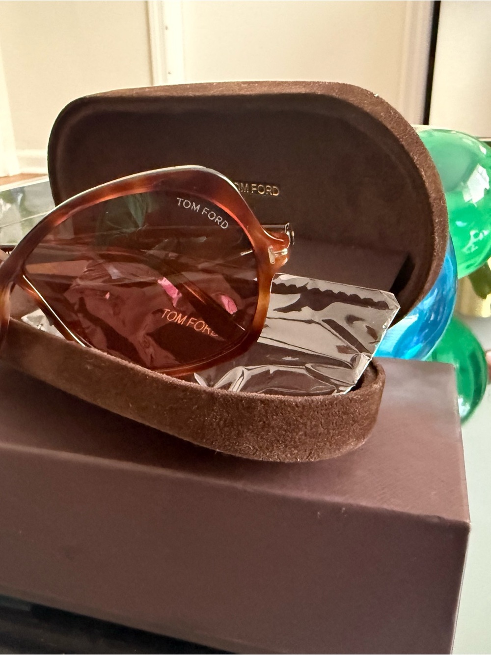 Tom Ford Tortoiseshell Frame with Brown Gradient Lenses Sunnies 70s vintage vibe - Picture 4 of 10